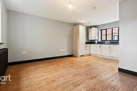 2 bedroom apartment to rent, The Courtyard, Witham