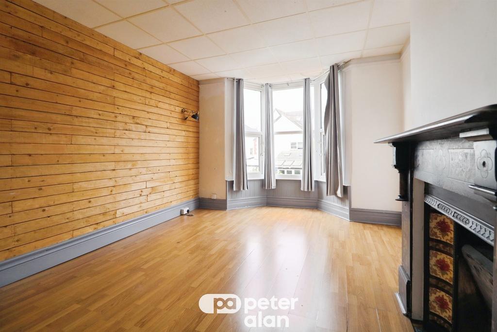 Apartment in Cardiff, Roath - View 2