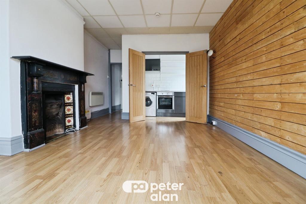 Apartment in Cardiff, Roath - View 4