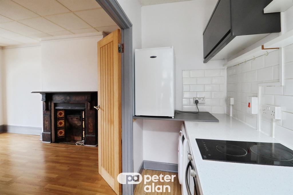 Apartment in Cardiff, Roath - More