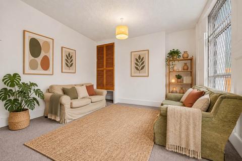 3 bedroom flat for sale, Southgate Road, London, N1