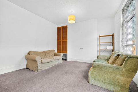 3 bedroom flat for sale, Southgate Road, London, N1
