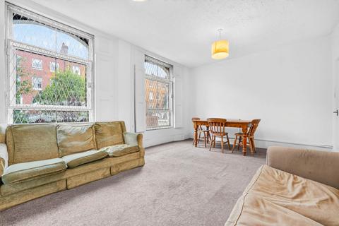 3 bedroom flat for sale, Southgate Road, London, N1