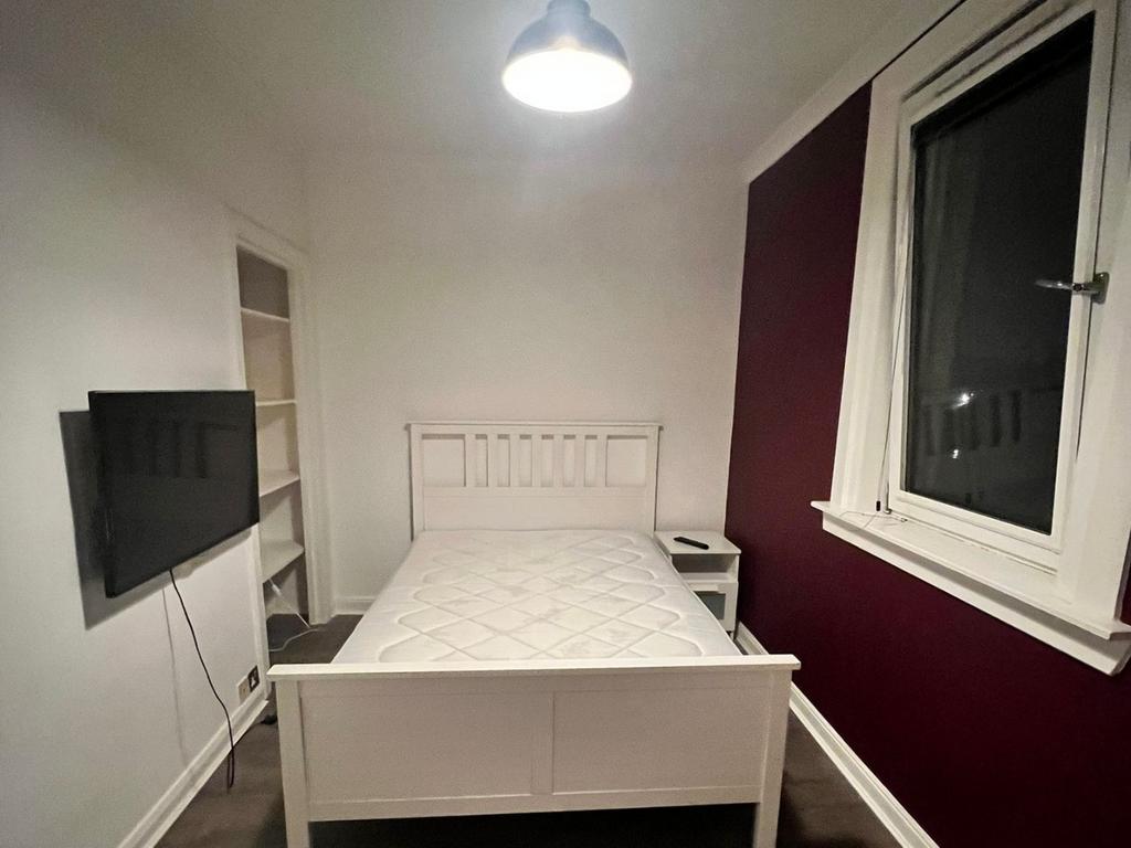 Apartment in Edinburgh, Parkhead - View 4