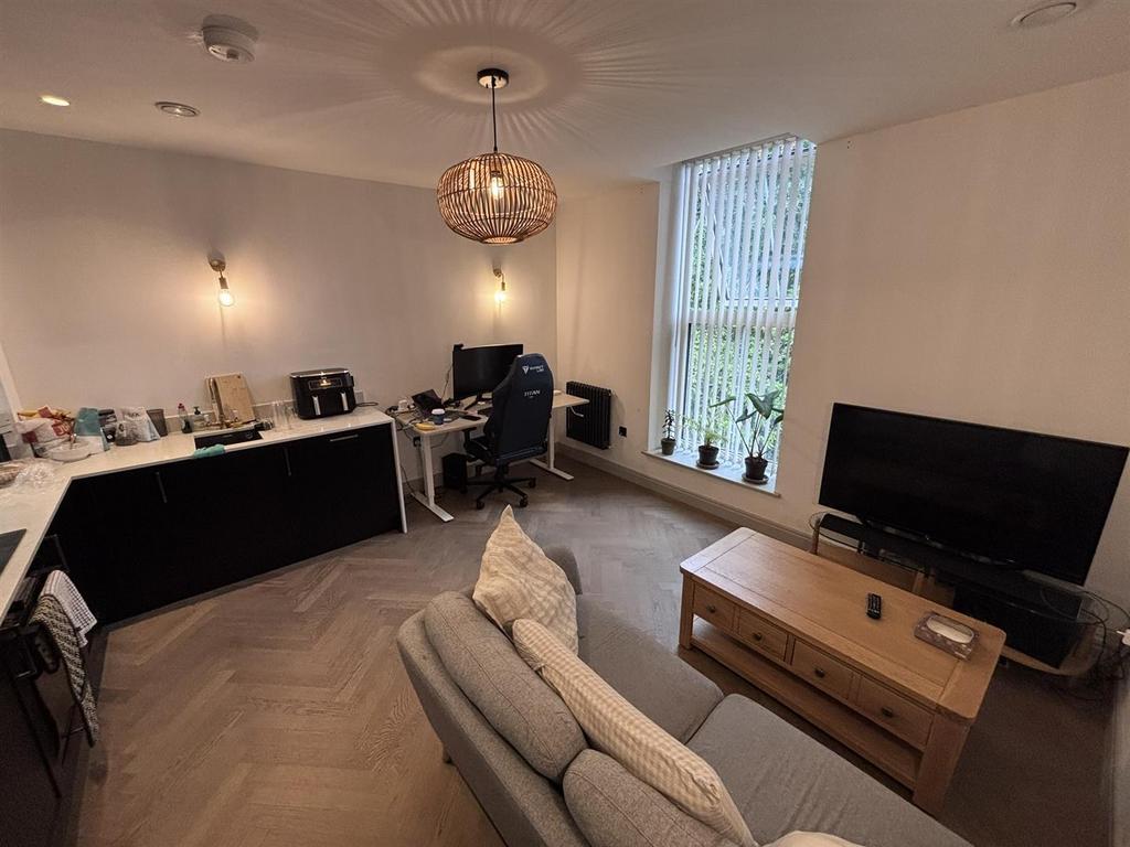 Apartment in Manchester, Northenden - View 2