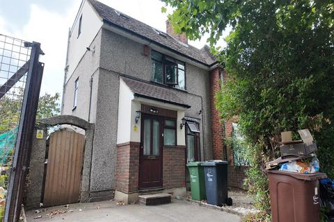 4 bedroom terraced house for sale, Wood Lane, RM8