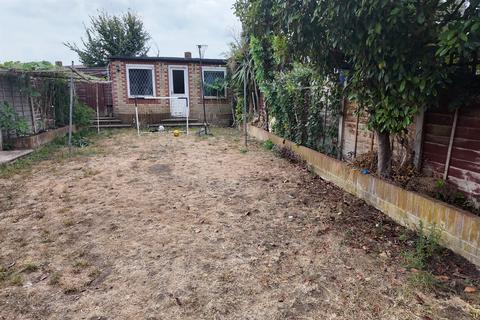 4 bedroom terraced house for sale, Wood Lane, RM8