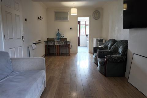 4 bedroom terraced house for sale, Wood Lane, RM8