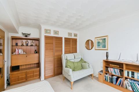 1 bedroom retirement property for sale, De La Warr Parade, Bexhill-On-Sea