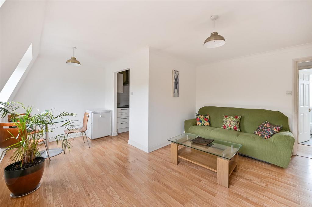 Apartment in Reading - View 4