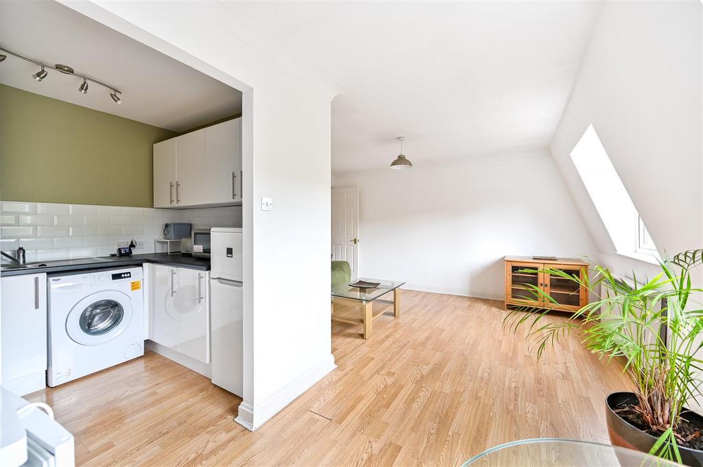 Apartment in Reading - View 5