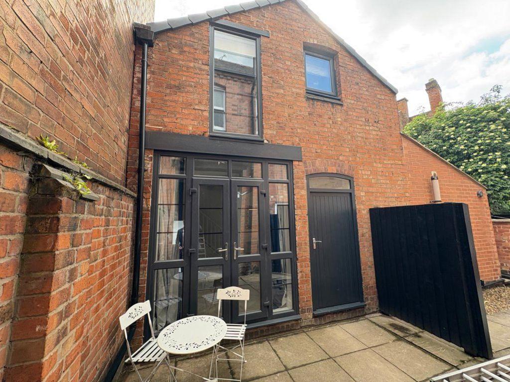 Apartment in Leicester, Highfields - View 2