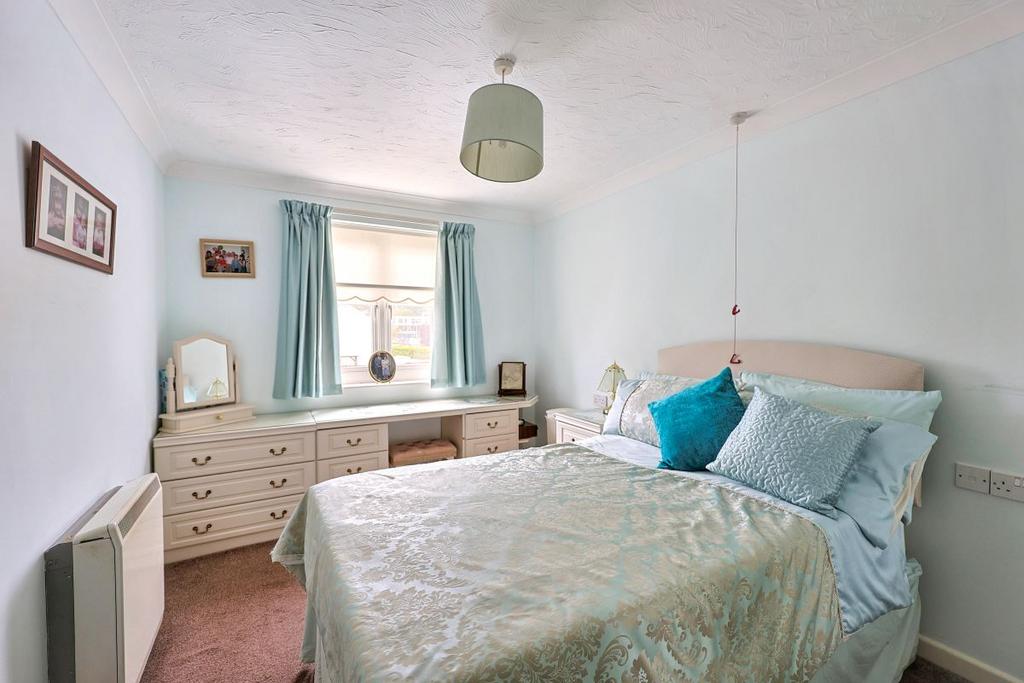 Apartment in Cardiff, Pentrebane, Fairwater - View 5