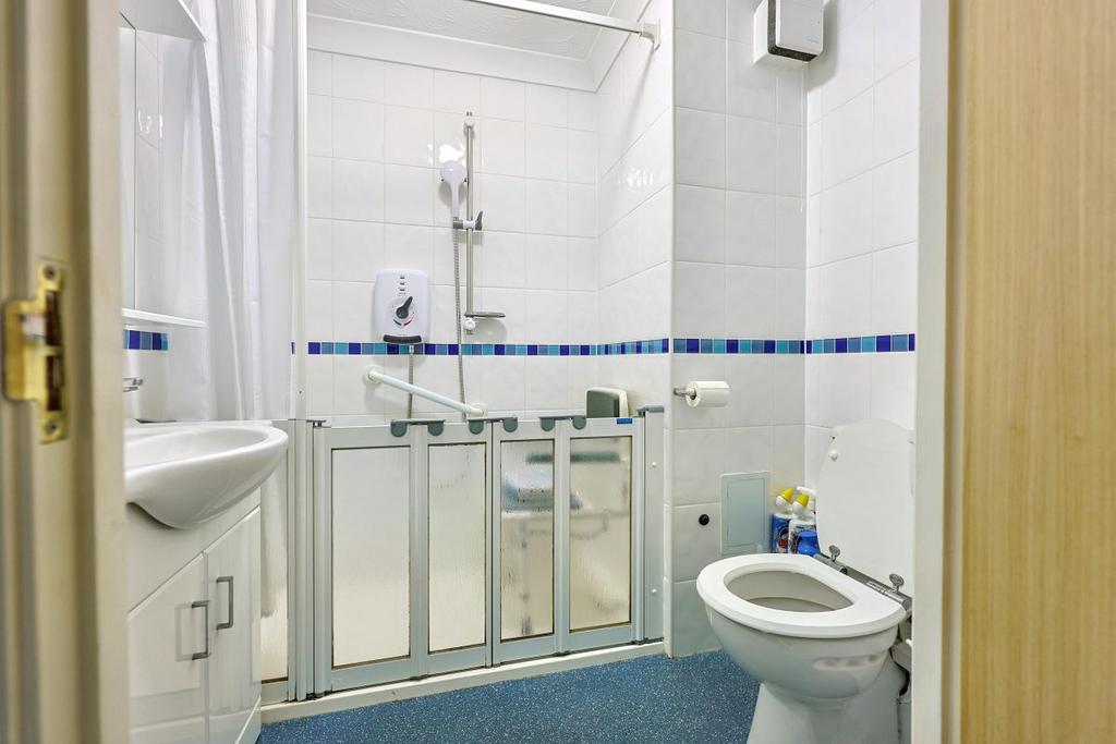 Apartment in Cardiff, Pentrebane, Fairwater - More