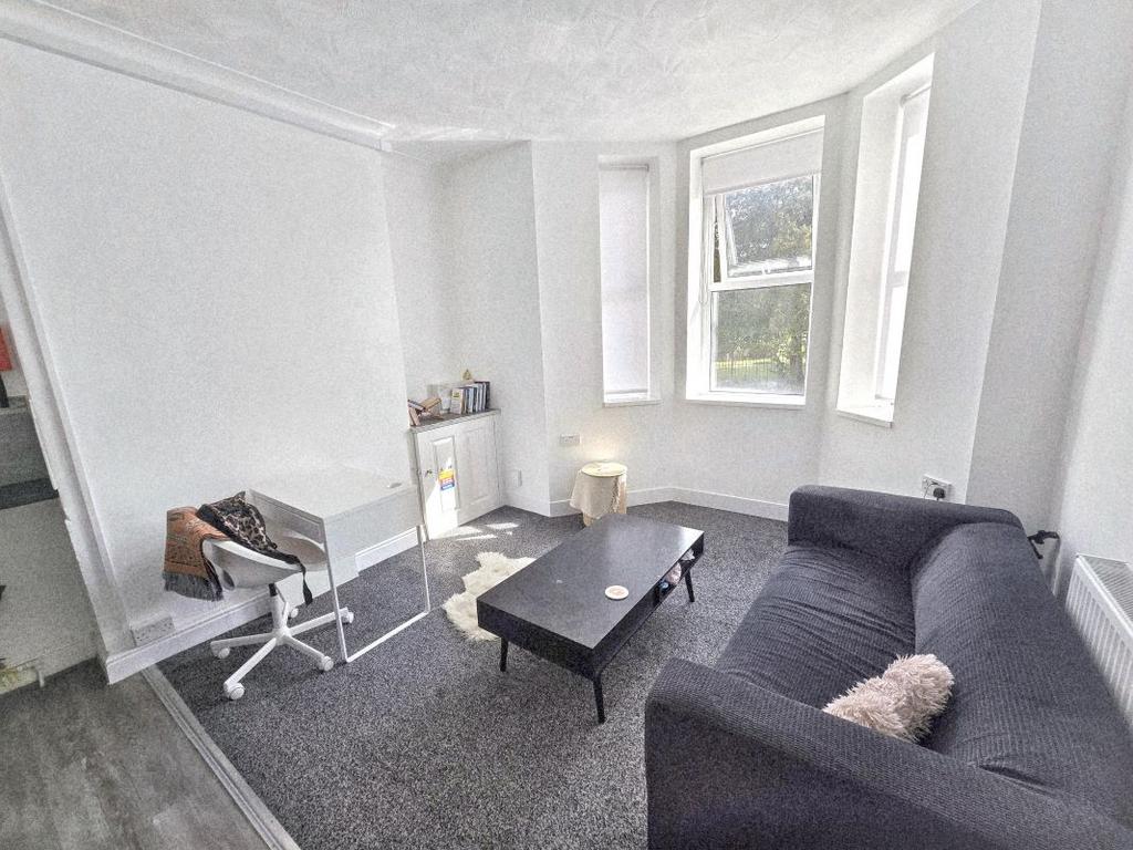 Apartment in Cardiff, Grangetown - View 2