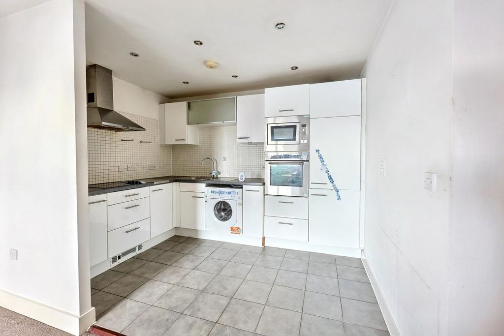 Apartment in Cardiff, Grangetown - View 2