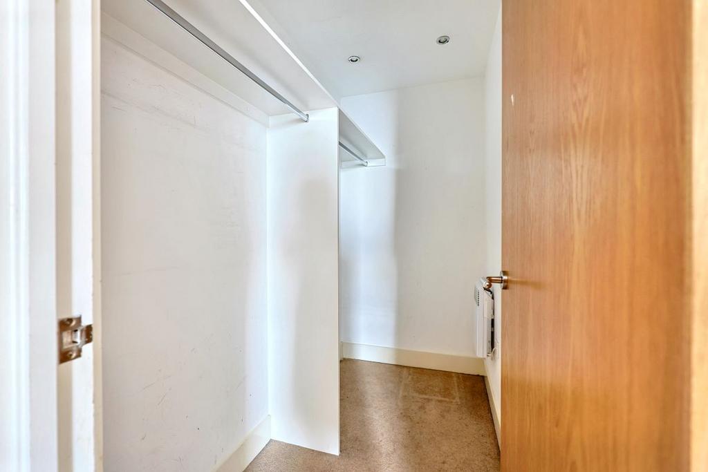 Apartment in Cardiff, Grangetown - View 3