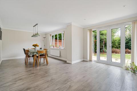 5 bedroom detached house for sale, Restharrow Mead, Bicester, OX26