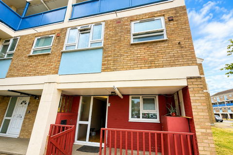 2 bedroom flat to rent, Parkfield Drive, Northolt