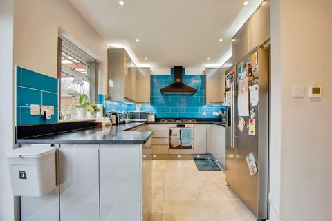 5 bedroom semi-detached house for sale, Melrose Close, Greenford, UB6