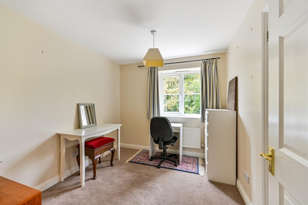 Apartment in Reading - View 5