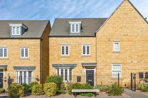 3 bedroom semi-detached house for sale, Squirrel Gardens, Witney
