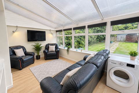 2 bedroom house to rent, Coronation Street, Wakefield, WF2