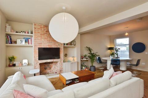 2 bedroom terraced house for sale, High Street, Stony Stratford, Milton Keynes