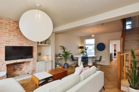 2 bedroom terraced house for sale, High Street, Stony Stratford, Milton Keynes