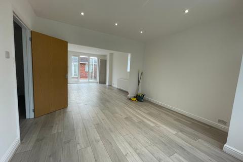 3 bedroom terraced house to rent, Wyre Grove, Hayes, UB3