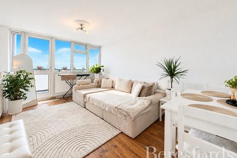 2 bedroom apartment for sale, Parkhill Close, Hornchurch, RM12