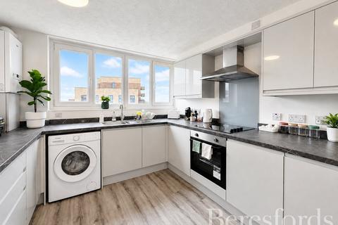 2 bedroom apartment for sale, Parkhill Close, Hornchurch, RM12
