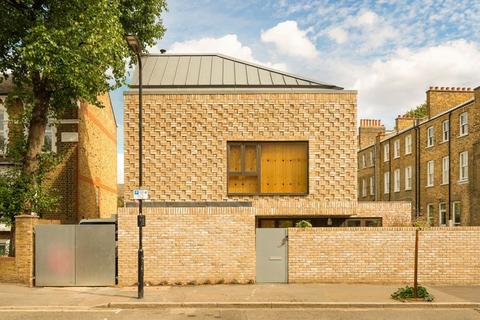 3 bedroom house for sale, Maury Road, London N16