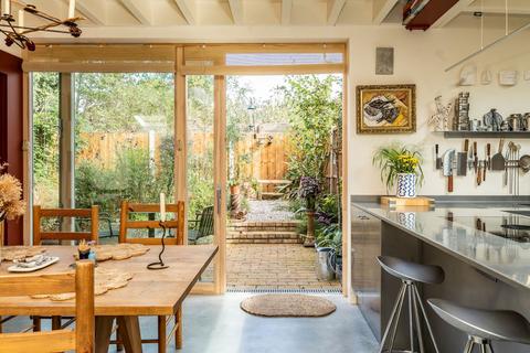 3 bedroom house for sale, Maury Road, London N16