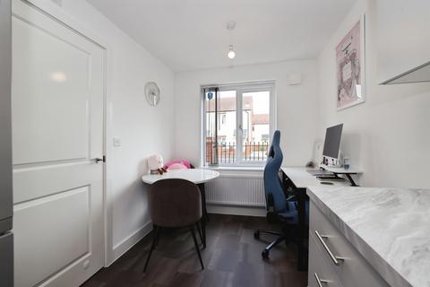 2 bedroom terraced house for sale, Worsfold Drive, Ludgershall, Andover