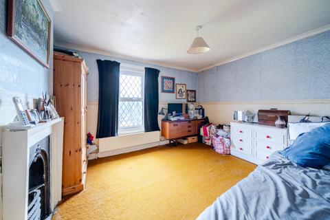 2 bedroom semi-detached house for sale, Connaught Road, Hampshire GU51