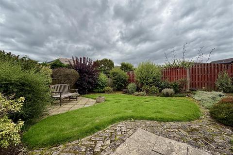 2 bedroom semi-detached bungalow for sale, Goldcrest Court, Netherton HD4