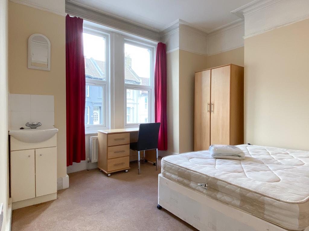 House in Brighton, Queen's Park - More