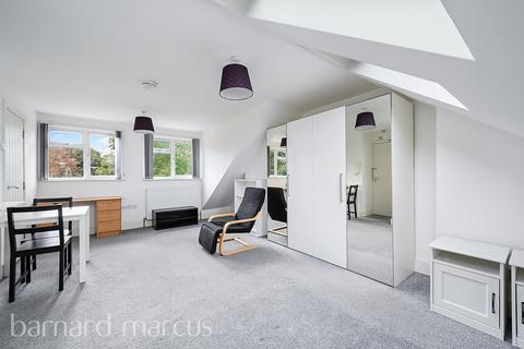 Studio to rent, Great West Road, ISLEWORTH