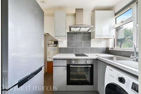 Studio to rent, Great West Road, ISLEWORTH