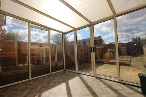 2 bedroom terraced house to rent, Copperfield Close, Northants, Kettering, Northamptonshire, NN16