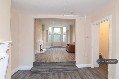 1 bedroom flat to rent, Chantrey Road, London, SW9