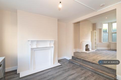 1 bedroom flat to rent, Chantrey Road, London, SW9