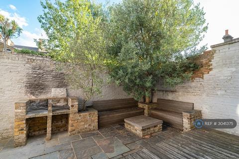 1 bedroom flat to rent, Chantrey Road, London, SW9