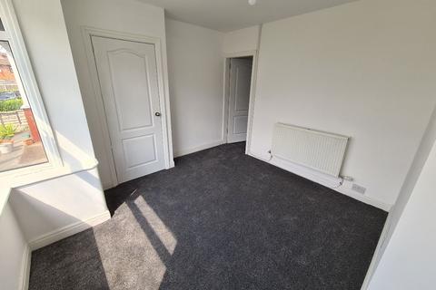 3 bedroom townhouse to rent, Springfield Road, Droylsden, Manchester
