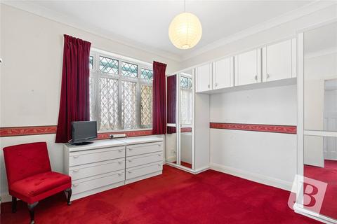 2 bedroom bungalow for sale, Brooklands Gardens, Hornchurch, RM11