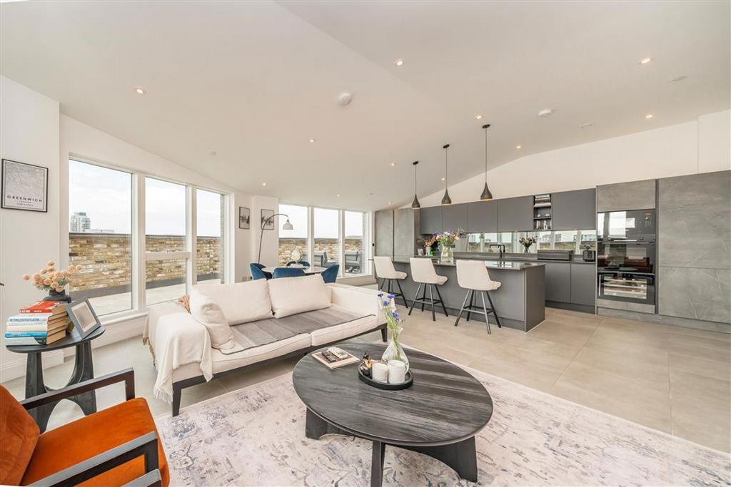 Apartment in London, Greenwich Town Centre, East Greenwich - View 3