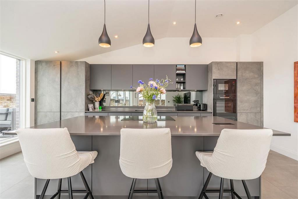 Apartment in London, Greenwich Town Centre, East Greenwich - View 4