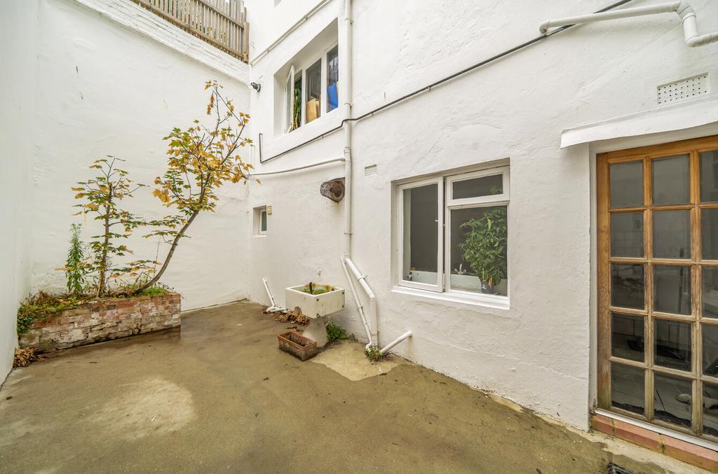 Apartment in Brighton - View 5