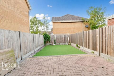 3 bedroom semi-detached house for sale, Challinor, Harlow